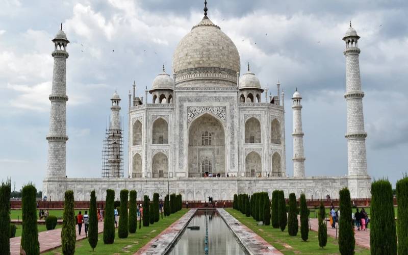 7 Wonders of the world in hindi
